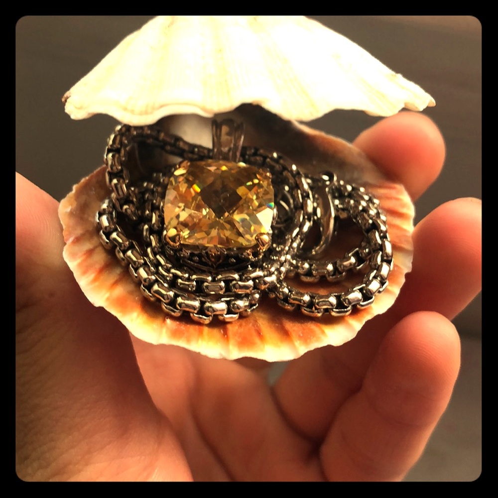 A necklace that not used